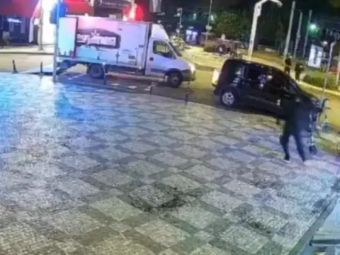 Kadıköy'de haraç almak için döviz bürosuna kurşun yağdıran çete kamerada: 5 şüpheli gözaltına alındı