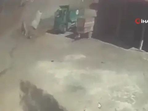 Yozgat Kadışehri'nde beton mikserinin devrildiği kaza güvenlik kamerasında