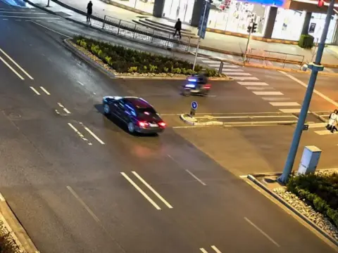 Düzce'de akılalmaz kaza: Otomobile çarpan motosiklet sürücüsü ön camdan içeri girdi