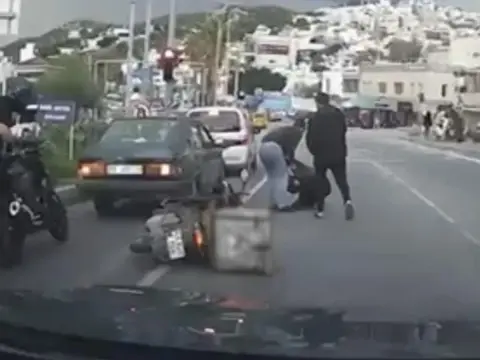 Bodrum'da trafik magandalarına ceza yağdı: Kuryeyi yol ortasında böyle darp ettiler
