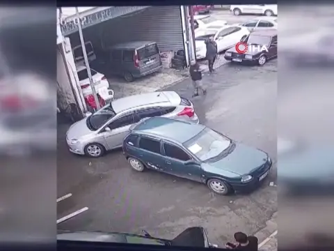 Diyarbakır'daki Sanayi Sitesinde İki Aracın Karıştığı Kaza