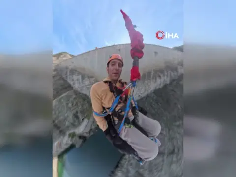 Artvin'de 250 metre yükseklikten tekerlekli sandalyesiyle atladı