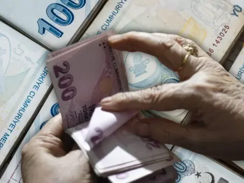Emekli ve memur maaşlarında yeni hesap! 2027 zam tablosu ortaya çıktı: İşte beklenen rakamlar