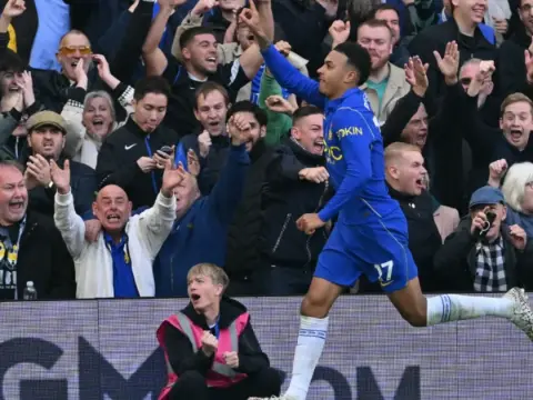 Chelsea, Manchester United'ı İkinci Yarıdaki Gollerle Geçti