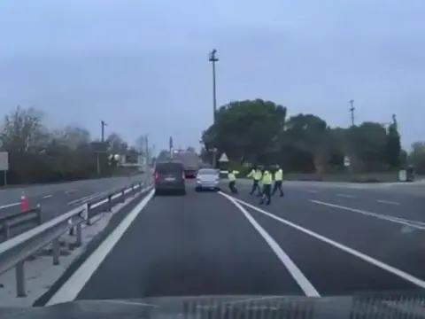 Sakarya'da film gibi kovalamaca: Ters yöne girip dehşet saçtı, tır şoförü ezilmekten kıl payı kurtuldu