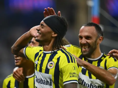 Fenerbahçe - Göztepe ilk 11: Dirk Kuyt ilk maçına çıkıyor | Canlı anlatım