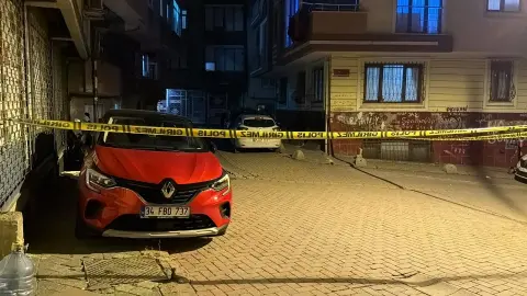 Zeytinburnu’nda silahlı kavga! Kurşunlar evlere ve iş yerine isabet etti