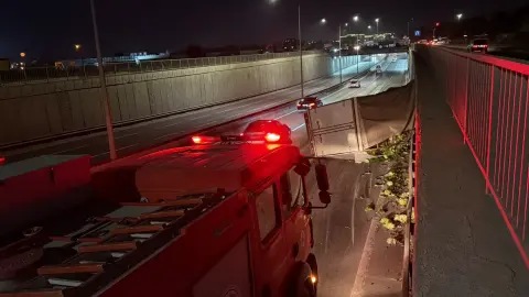 Eskişehir’de 4 ton marul yüklü kamyonet devrildi