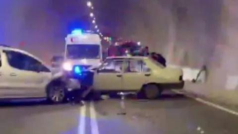 Artvin’de tünelde hafif ticari araçla otomobil çarpıştı: 3 yaralı