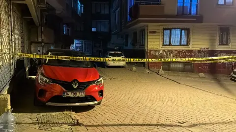 Zeytinburnu’nda silahlı kavga! Kurşunlar evlere ve iş yerine isabet etti