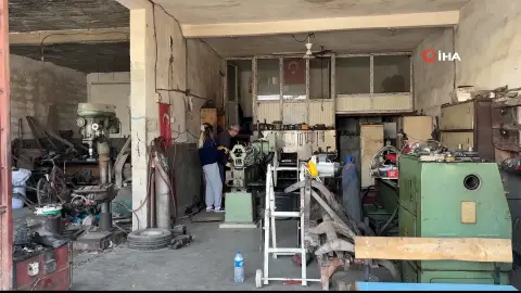 Osmaniye'de atanmayı bekleyen genç kadın torna tezgahının başına geçti