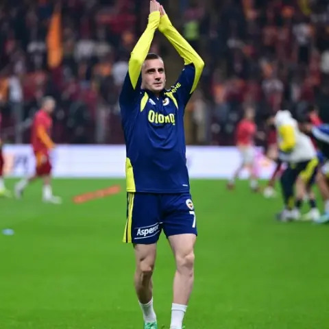 Galatasaray taraftarından derbide Gazze mesajı! İsrail'e tepki gösterdiler