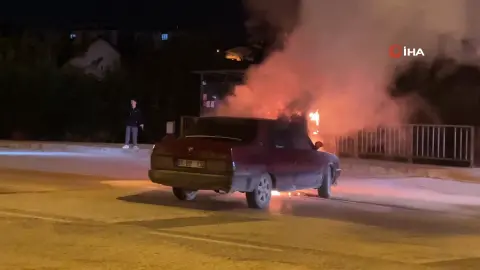 Düzce'de kavşakta istop eden araç alev aldı