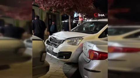 Erzurum'da direksiyon kilitlenmesi sonucu meydana gelen kaza kamerada