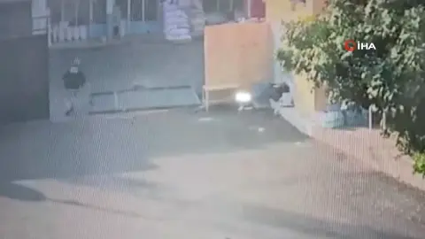 Gaziantep'te hal bekçisinin üzerine demir kapı düştü: O anlar kamerada