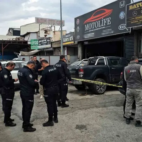Oto tamircisine gelen grup dehşet saçtı! Üç kişi tüfekle vuruldu