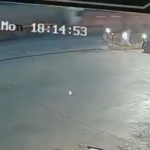 Konya'da pancar yüklü römorka tır arkadan çarptı: Tonlarca pancar yola saçıldı, o anlar kamerada