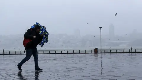 İstanbul'da yağmur kaç gün sürecek? Bugün İstanbul'da saat kaça kadar yağmur var? 27 Ekim AKOM ve Valilik'ten sarı kod uyarısı