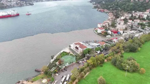 İstanbul Boğazı’nda dikkat çeken görüntü! Denizin bir bölümü çamurla kaplandı