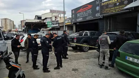Oto tamircisine gelen grup dehşet saçtı! Üç kişi tüfekle vuruldu