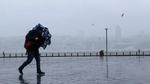 İstanbul'da yağmur kaç gün sürecek? Bugün İstanbul'da saat kaça kadar yağmur var? 27 Ekim AKOM ve Valilik'ten sarı kod uyarısı