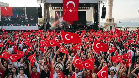 İzmir 29-28 Ekim konserleri 2026: İzmir'de 29 Ekim Cumhuriyet Bayramı ücretsiz konserleri nerede, saat kaçta ve kimler var? Bugün İzmir'de kimin konseri var?