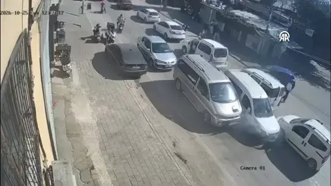 Adana Seyhan'da çalınan aracın karıştığı zincirleme kaza kameraya yansıdı