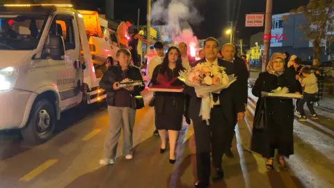 Erzurum'da sıra dışı kız isteme: Çekici üstünde otomobil getirip meşaleler yaktı