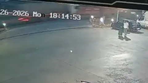 Konya'da pancar yüklü römorka tır arkadan çarptı: Tonlarca pancar yola saçıldı, o anlar kamerada