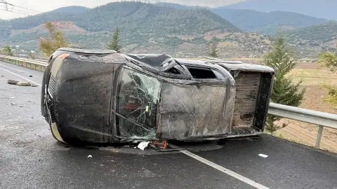 İslahiye’de aile facianın eşiğinden döndü! Kamyonet takla attı