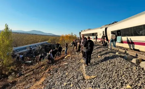 İspanya'da tren kazası: 46 ölü, 150 yaralı