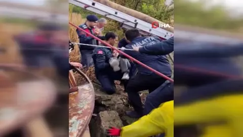 25 metrelik kuyuya düşen genç, ekipler tarafından kurtarıldı