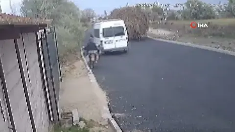 Niğde'de sollama yaparken şarampole devrilen motosikletli ağır yaralandı