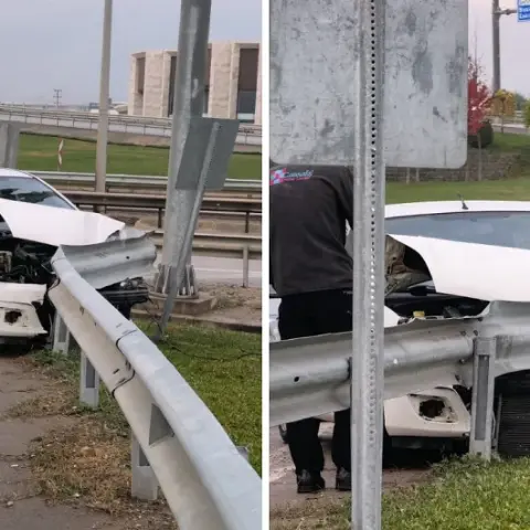 Bursa İnegöl'de yağışta otomobil bariyerlere çarptı, sürücü yaralandı