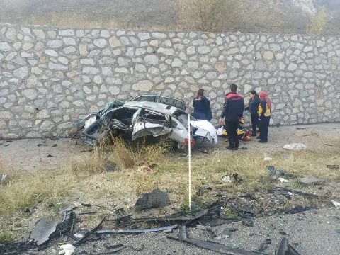 Çorum'da can pazarı! Otomobil ile cip çarpıştı: 4 kişi hayatını kaybetti