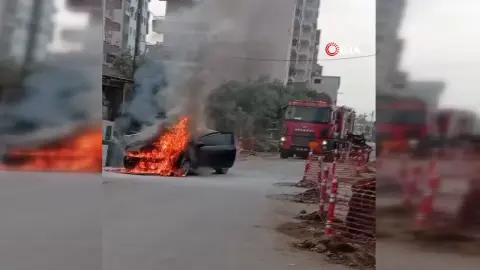 Erdemli'de Park Halindeki Otomobil Alevlere Teslim Oldu