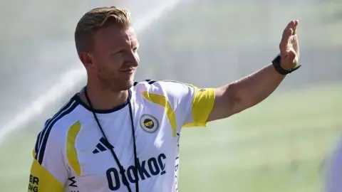 Fenerbahçe, Dirk Kuyt'ı resmen açıkladı