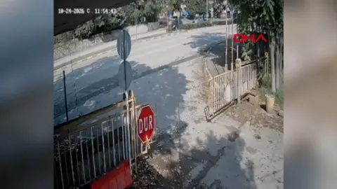 Otomobilin çarptığı yaya geçidindeki bisikletli hayatını kaybetti