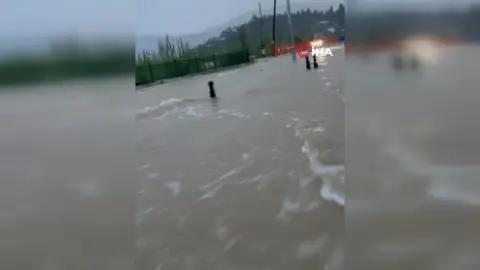 Muğla Dalaman'da sağanak yağış sonrası Tersakan Çayı taştı