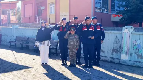 Özel eğitim öğrencisi Alparslan'ın hayali gerçek oldu: Jandarma sürpriz yaptı