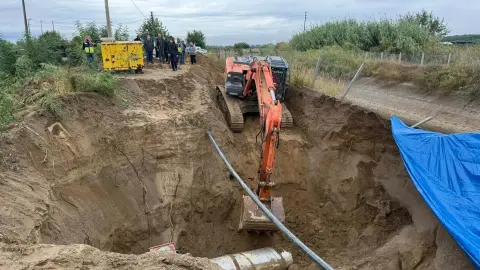 Kanalizasyon kazısında toprak kaydı: Bir işçi hayatını kaybetti
