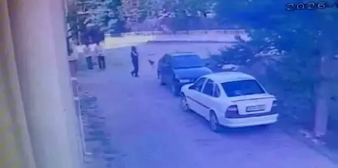 Bolu'da pes dedirten hırsızlık: Park halindeki otomobile girip saat çaldı: