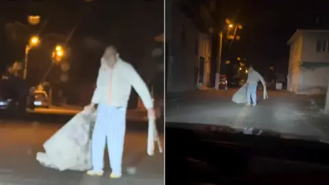 Arabayla geçerken neye uğradıklarını şaşırdılar! Besmele çekip kaçtılar, arkalarından koşmaya başladı