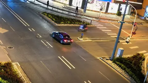 Düzce'de akılalmaz kaza: Otomobile çarpan motosiklet sürücüsü ön camdan içeri girdi