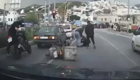 Bodrum'da trafik magandalarına ceza yağdı: Kuryeyi yol ortasında böyle darp ettiler