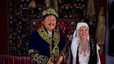 Kazakistan’da 7 rakamı geleneği: Plakalar için binlerce dolar ödüyorlar