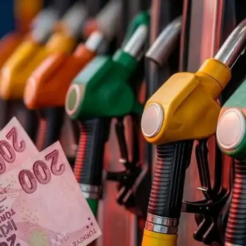 Akaryakıta peş peşe zam geliyor! Benzin 80 TL'yi, motorin 100 TL'yi aşacak: İşte zam tarihi