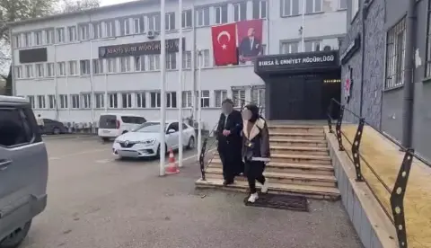 Kapıyı kartla açıp ziynet eşyalarını çaldı: 35 kamera tek tek incelendi