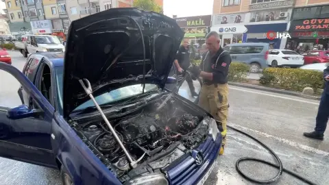 Karaman'da yangın çıkan otomobil itfaiye ekiplerince söndürüldü