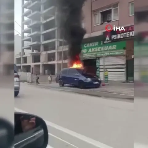 Bursa’da park halindeki otomobil alevlere teslim oldu
